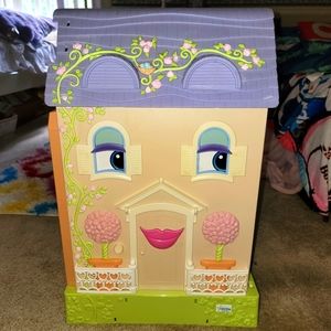 Learning Curve Mrs Goodbee's talking dollhouse